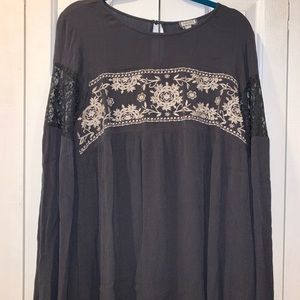 Cute floral bell sleeved blouse!